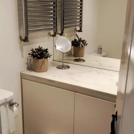 Апартаменты With 03 Bedrooms In Old Building In Lisbon, In Bairro Alto