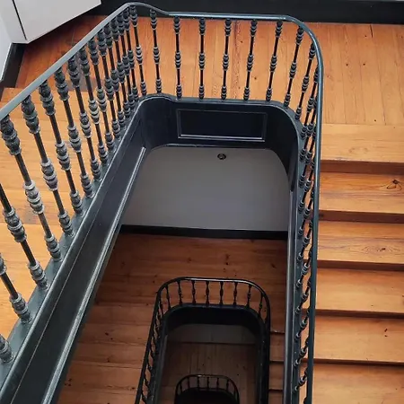 With 03 Bedrooms In Old Building In Lisbon, In Bairro Alto * Лиссабон