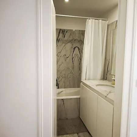 With 03 Bedrooms In Old Building In Lisbon, In Bairro Alto *