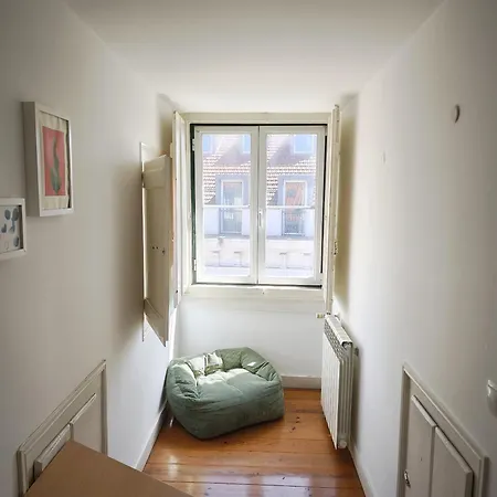 With 03 Bedrooms In Old Building In Lisbon, In Bairro Alto *