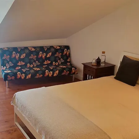شقة With 03 Bedrooms In Old Building In Lisbon, In Bairro Alto