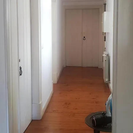 With 03 Bedrooms In Old Building In Lisbon, In Bairro Alto Appartement Lisboa