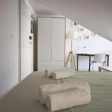 With 03 Bedrooms In Old Building In Lisbon, In Bairro Alto Lisbon